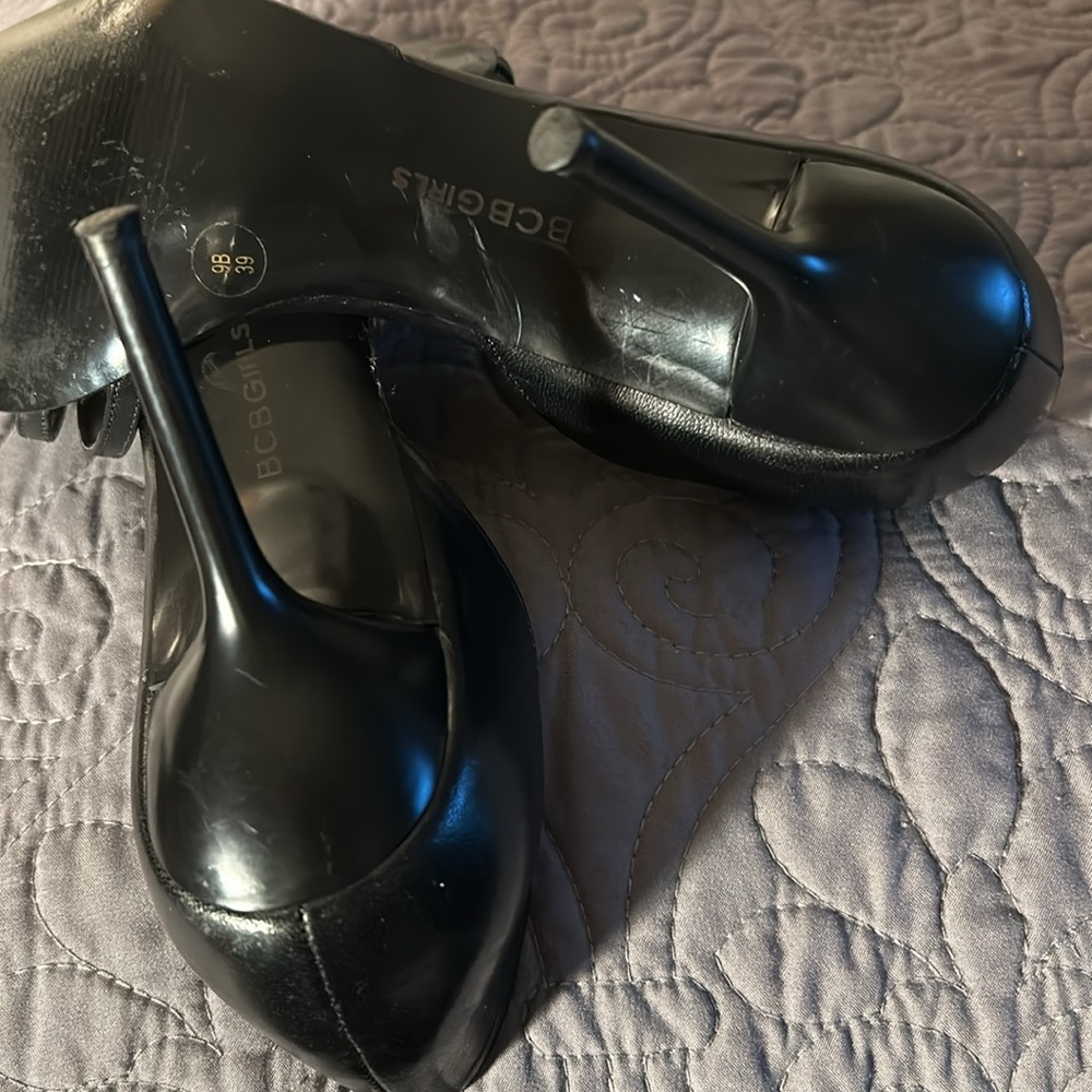 BCBG Shoes - Picture 4 of 4